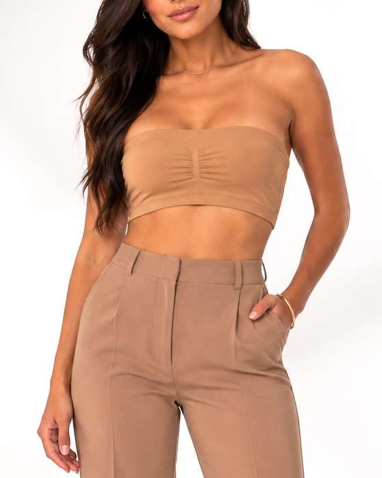 Sutiã bandeau nude sem alças, ideal para blusas abertas