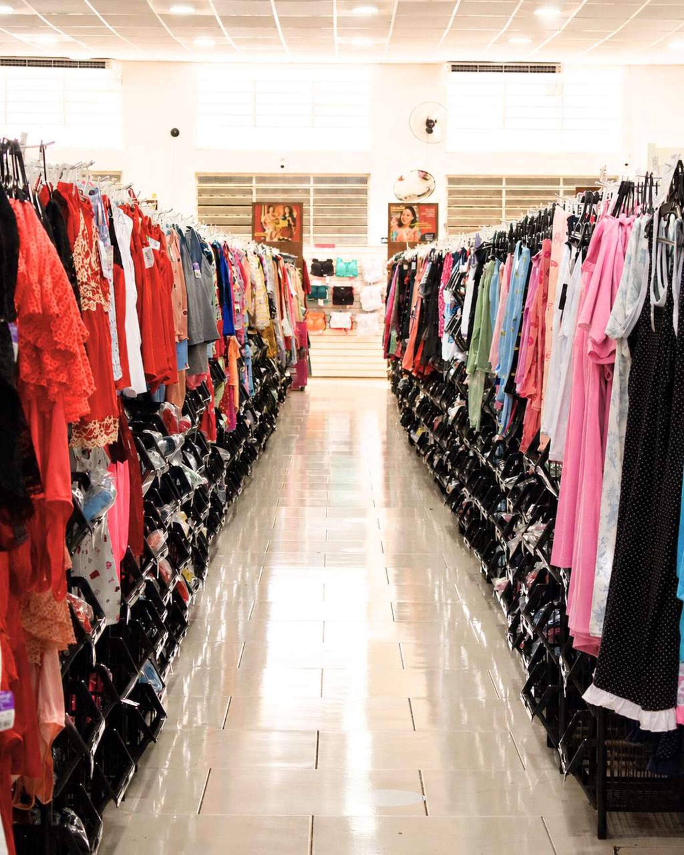 Estoque de sutiãs no atacado da Capital da Lingerie em Campinas-SP — foto 28