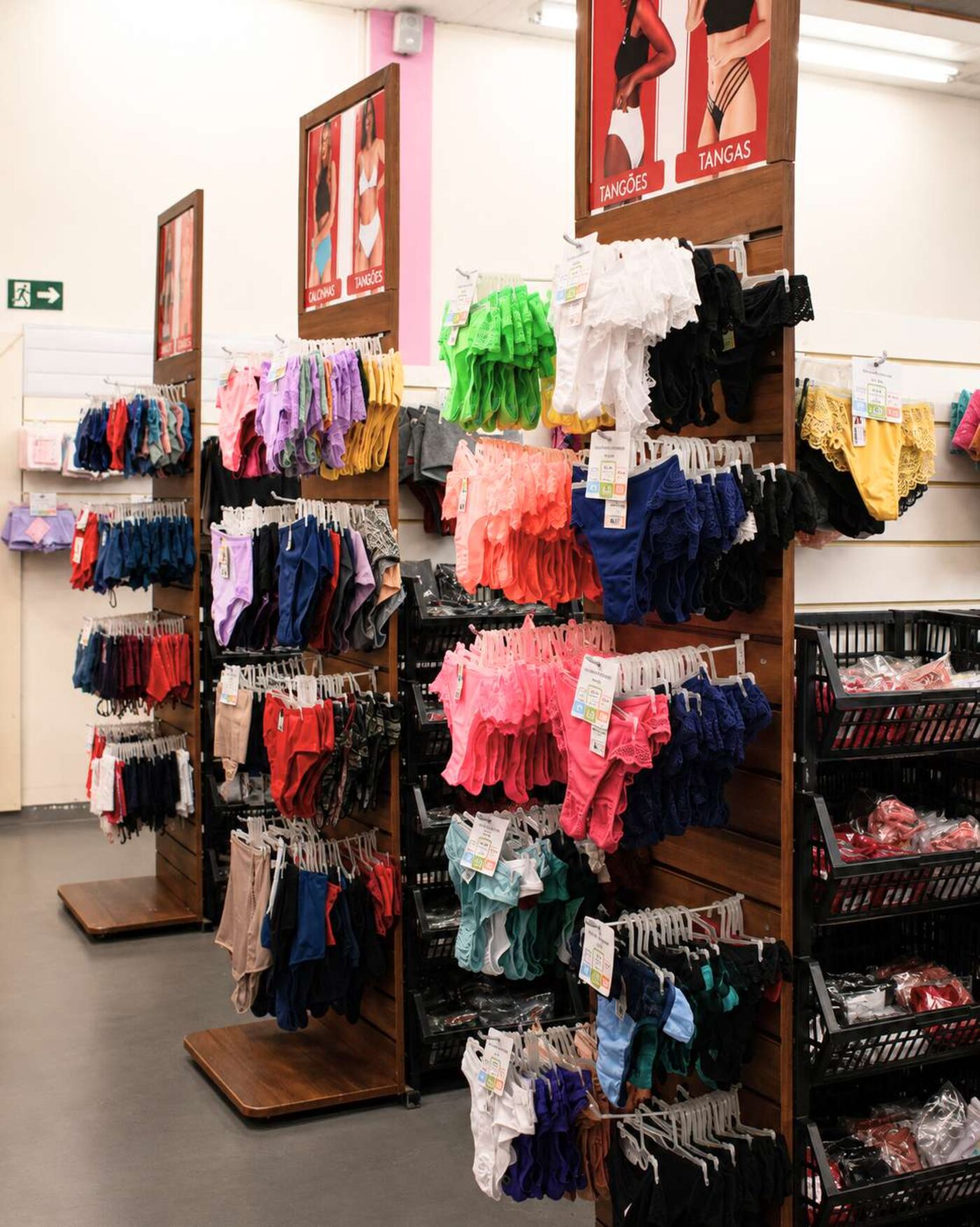 Estoque de sutiãs no atacado da Capital da Lingerie em Campinas-SP — foto 11