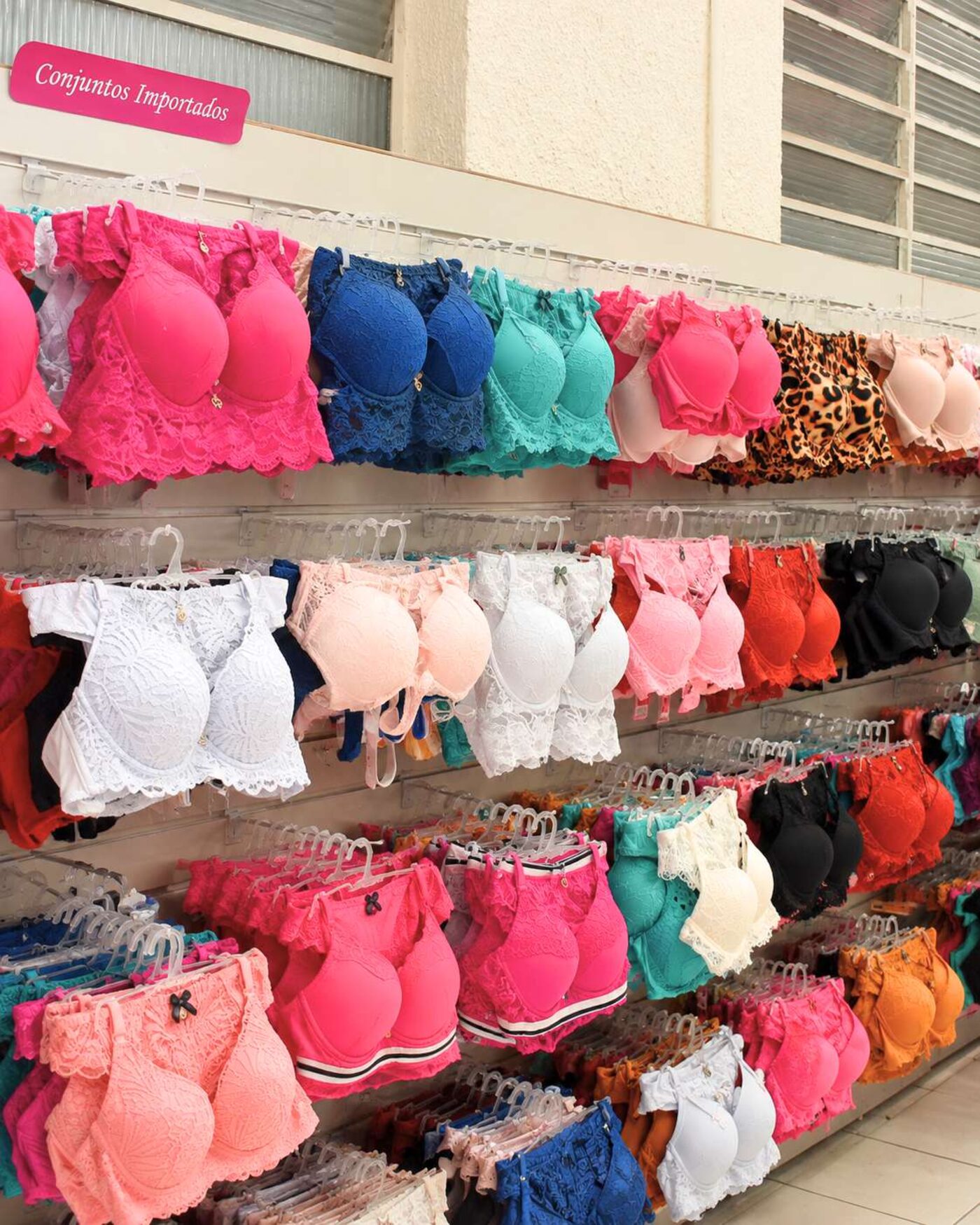 Estoque de sutiãs no atacado da Capital da Lingerie em Campinas-SP — foto 9