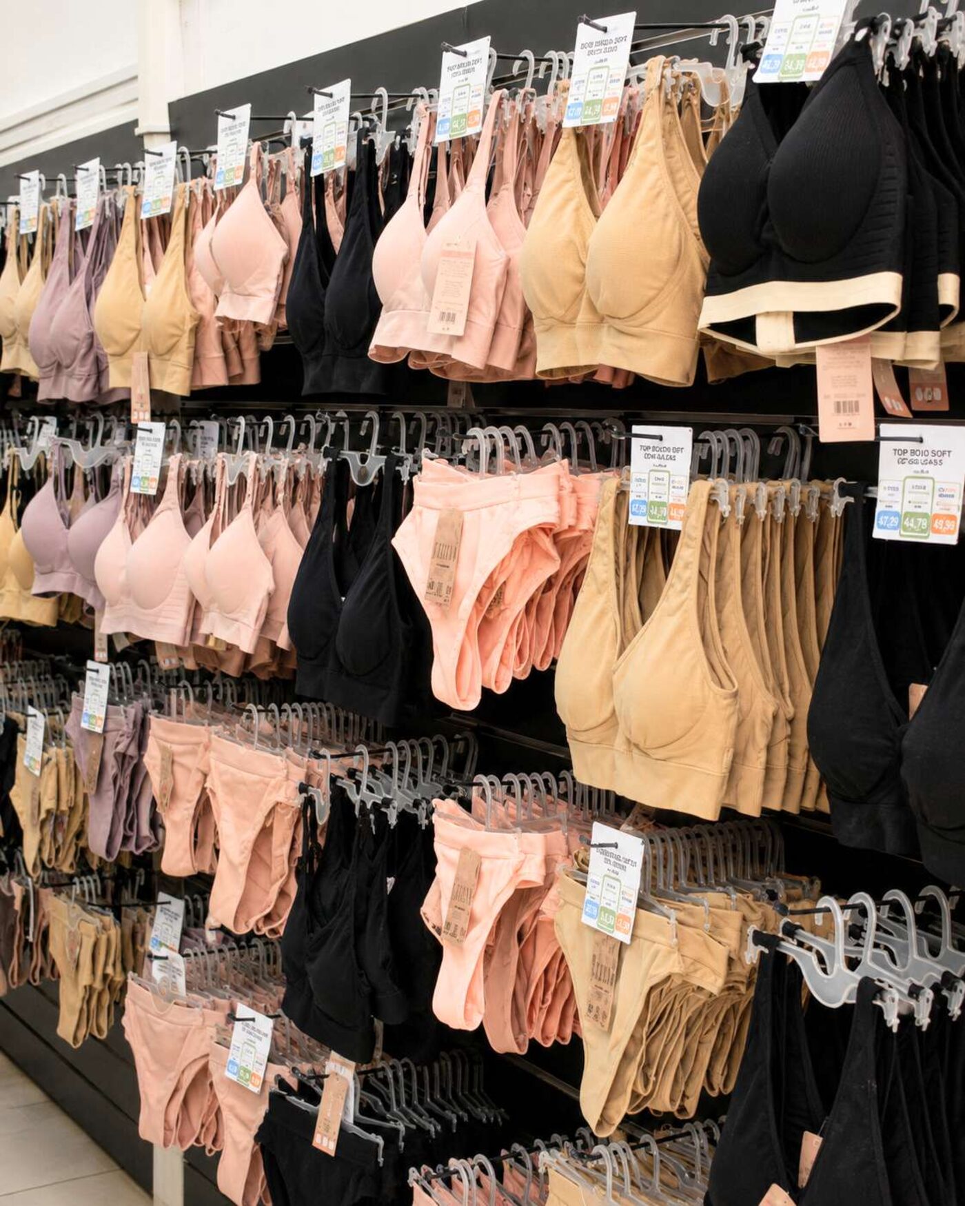 Estoque de sutiãs no atacado da Capital da Lingerie em Campinas-SP — foto 21