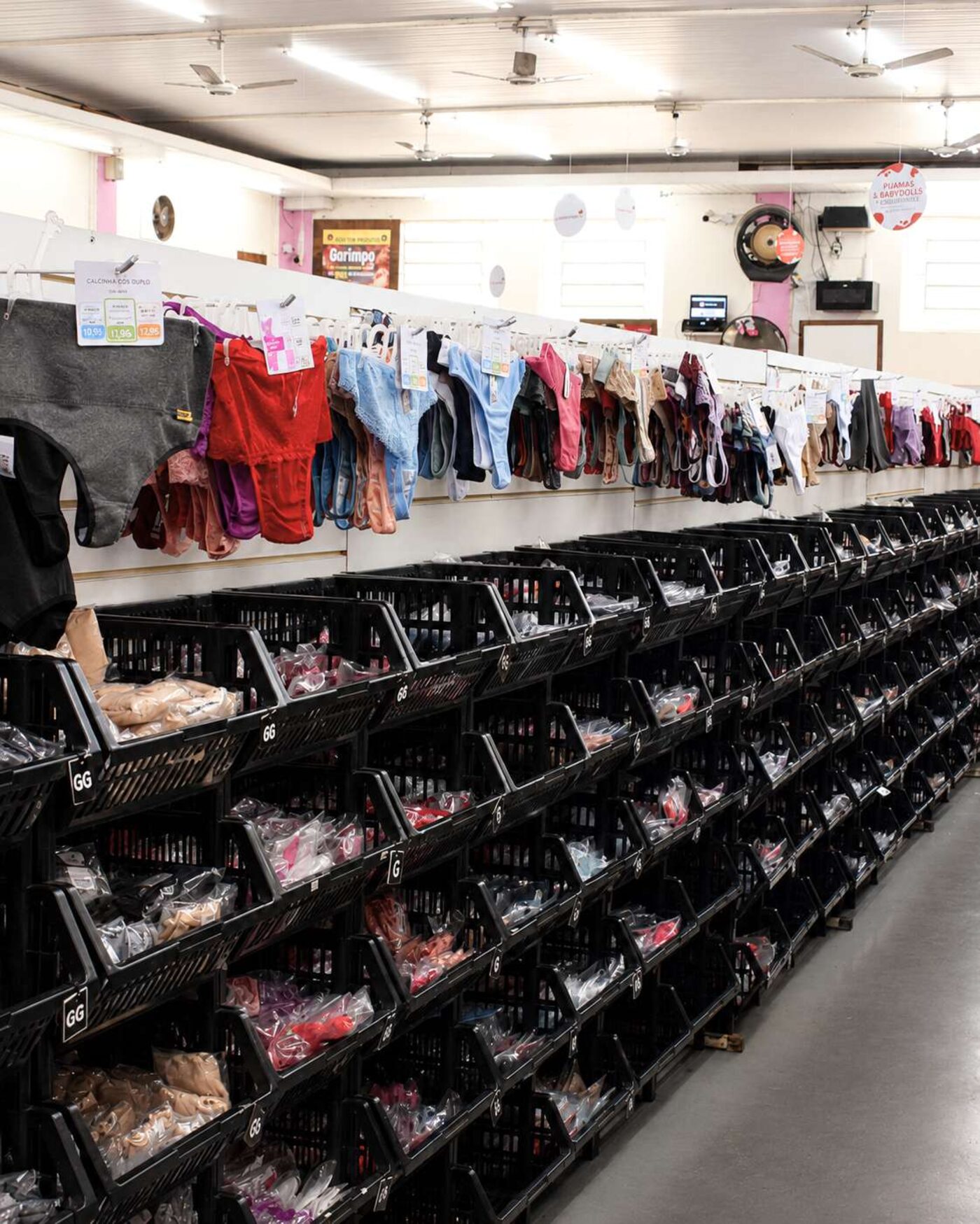 Estoque de sutiãs no atacado da Capital da Lingerie em Campinas-SP — foto 23