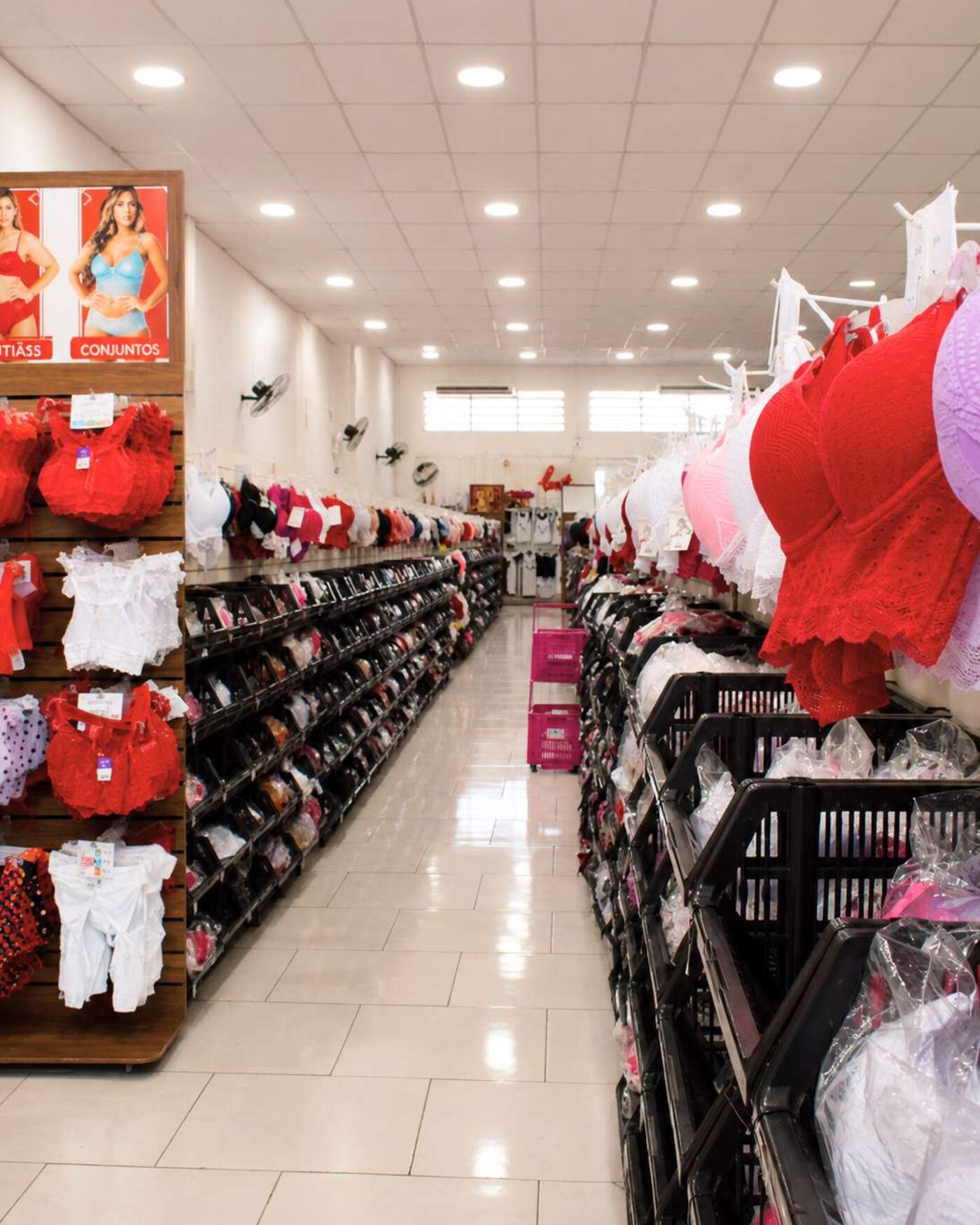 Estoque de sutiãs no atacado da Capital da Lingerie em Campinas-SP — foto 15