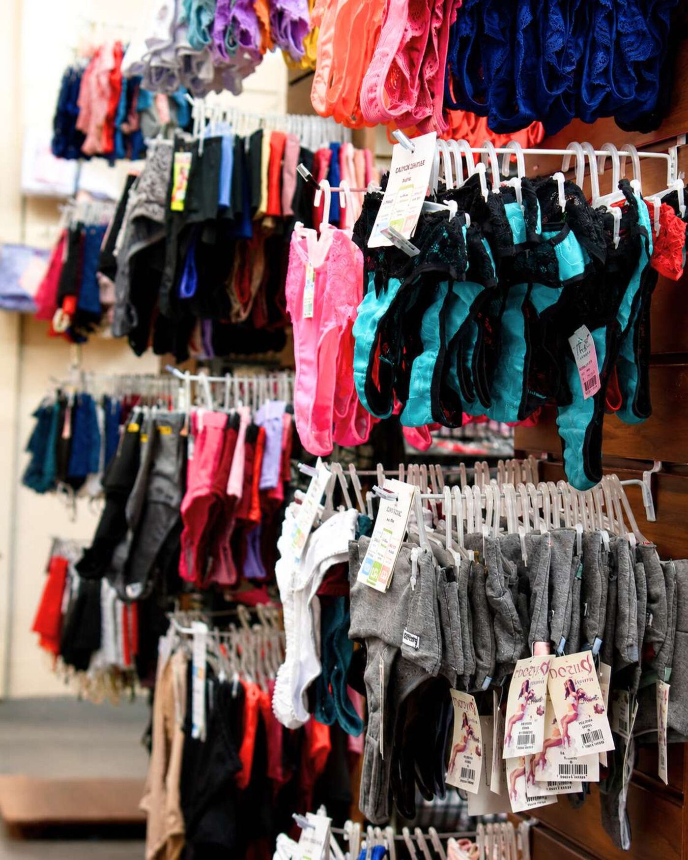 Estoque de sutiãs no atacado da Capital da Lingerie em Campinas-SP — foto 3